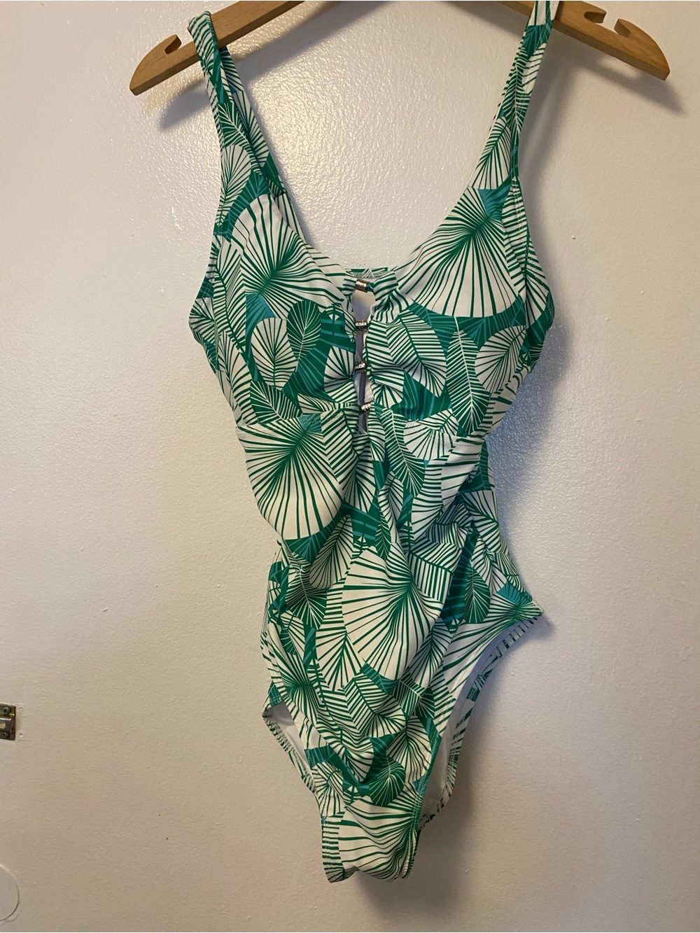 Tahari Green and White Leaf-Print One-Piece Swimsuit. Size M
